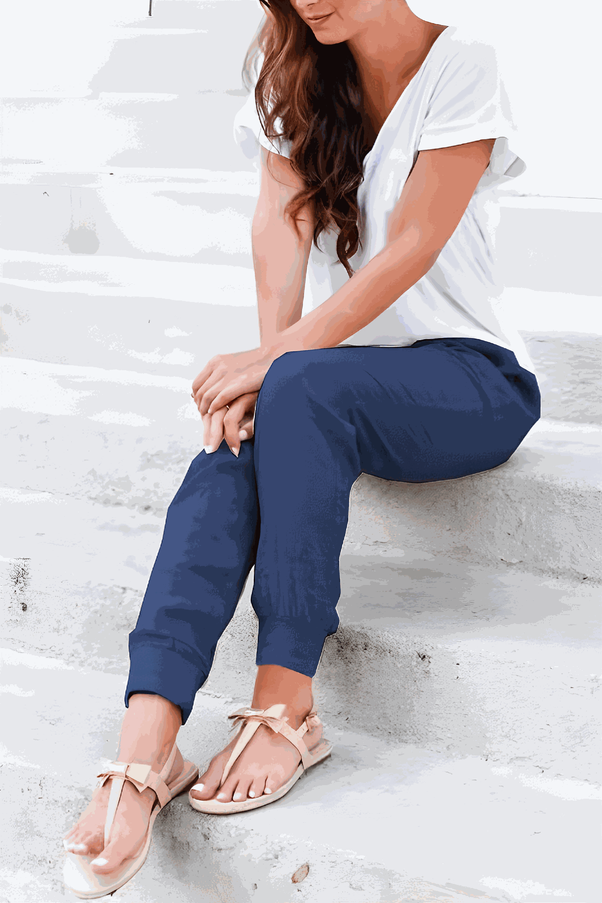 Woman wearing relaxed chic elastic ankles pants styled for everyday comfort and elegance