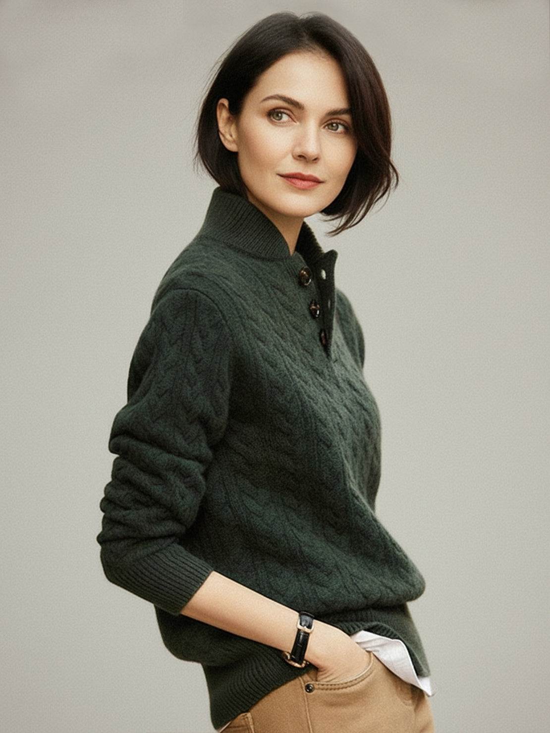 100% wool cable-knit sweater with slim fit and stand collar in soft, breathable fabric