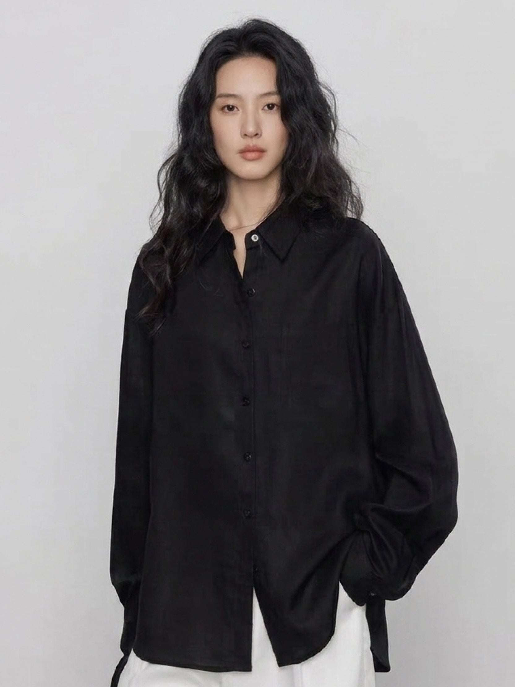 White 100% cotton-linen oversized shirt with dropped shoulders and curved hem