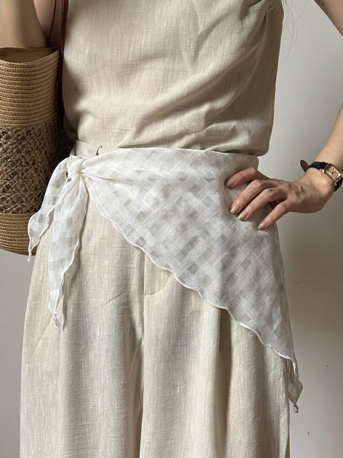 100% linen neck scarf with lightweight breathable fabric and timeless checkered pattern