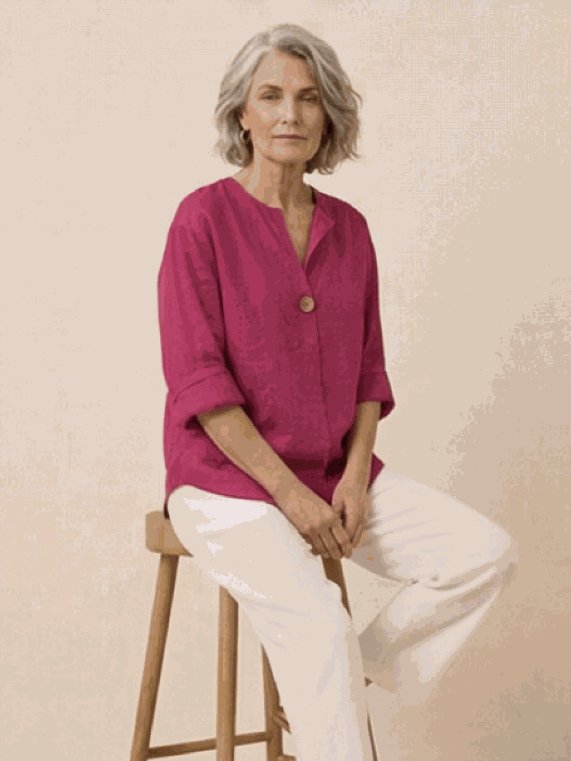 Pure linen age-defying shirt with elegant button detail and breathable fabric