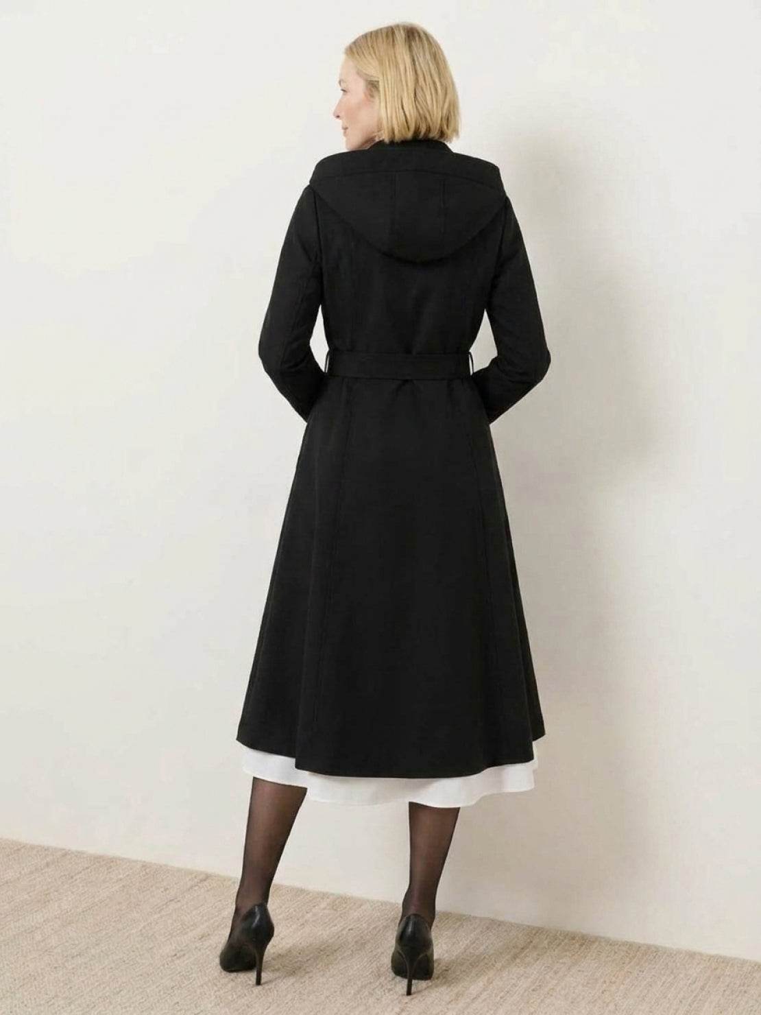 Elegant women's water-repellent A-line hooded raincoat with belt and insulated lining