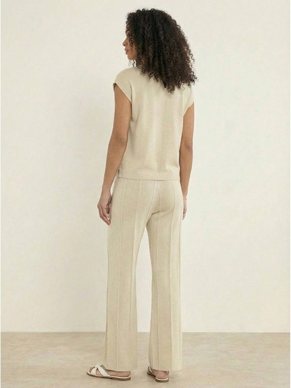 First Class Travel two-piece set in soft viscose-acrylic fabric with pleated wide-leg pants and matching top for wrinkle-resistant comfort and stylish travel wear
