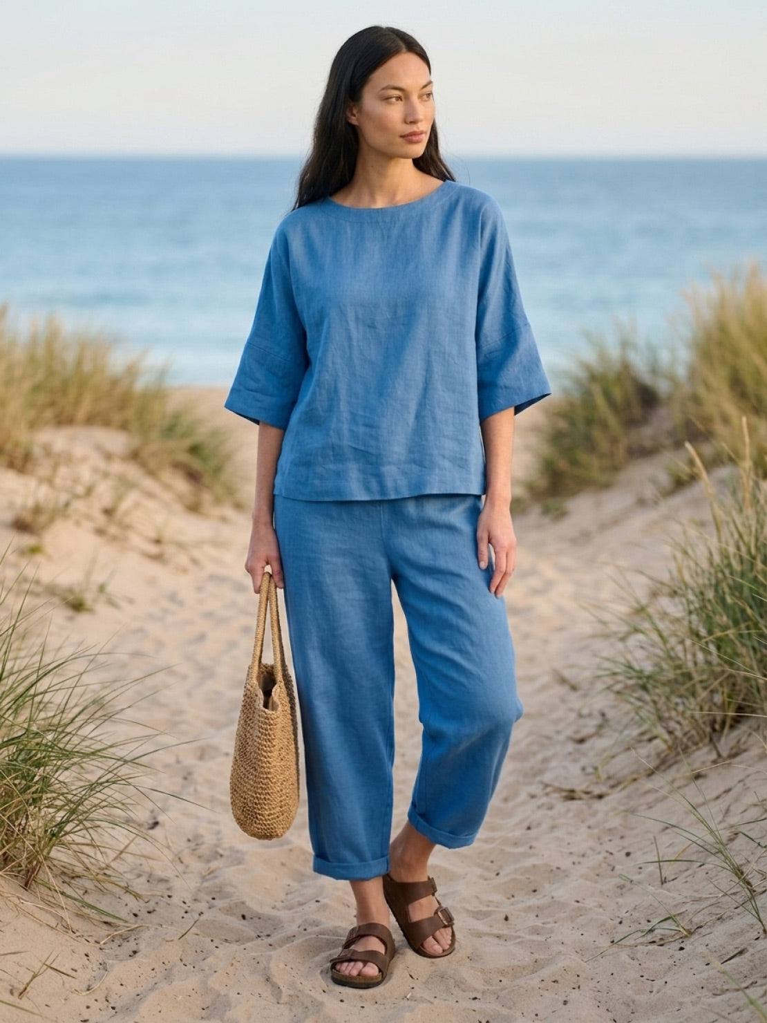 Monochrome batwing leisure co-ord with boxy crop top and high-waisted tapered pants