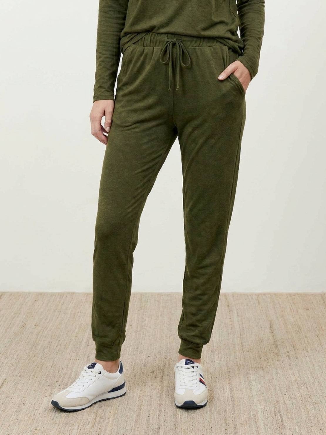 woman wearing cozy chic two-piece sweatsuit set with long-sleeve top and high-waisted pants with pockets