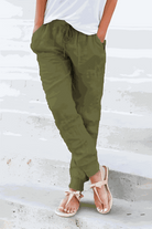 Woman wearing relaxed chic elastic ankles pants in a casual stylish pose