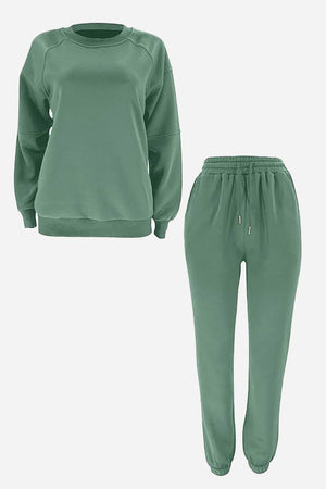 Green comfy chic tracksuit with sweatshirt and jogger pants for casual wear