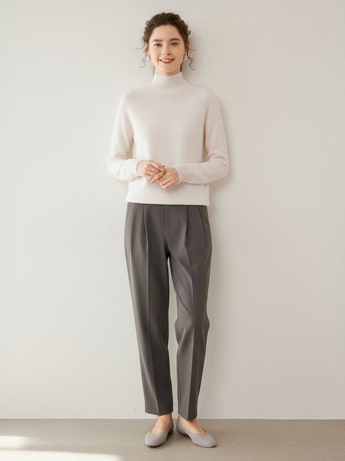Italian cashmere sweater with mock-neck and regular fit in fine-gauge knit