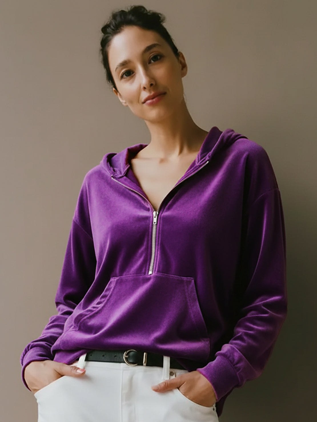 Ultra-soft velvet half-zip hoodie with hood and kangaroo pocket in plush fabric