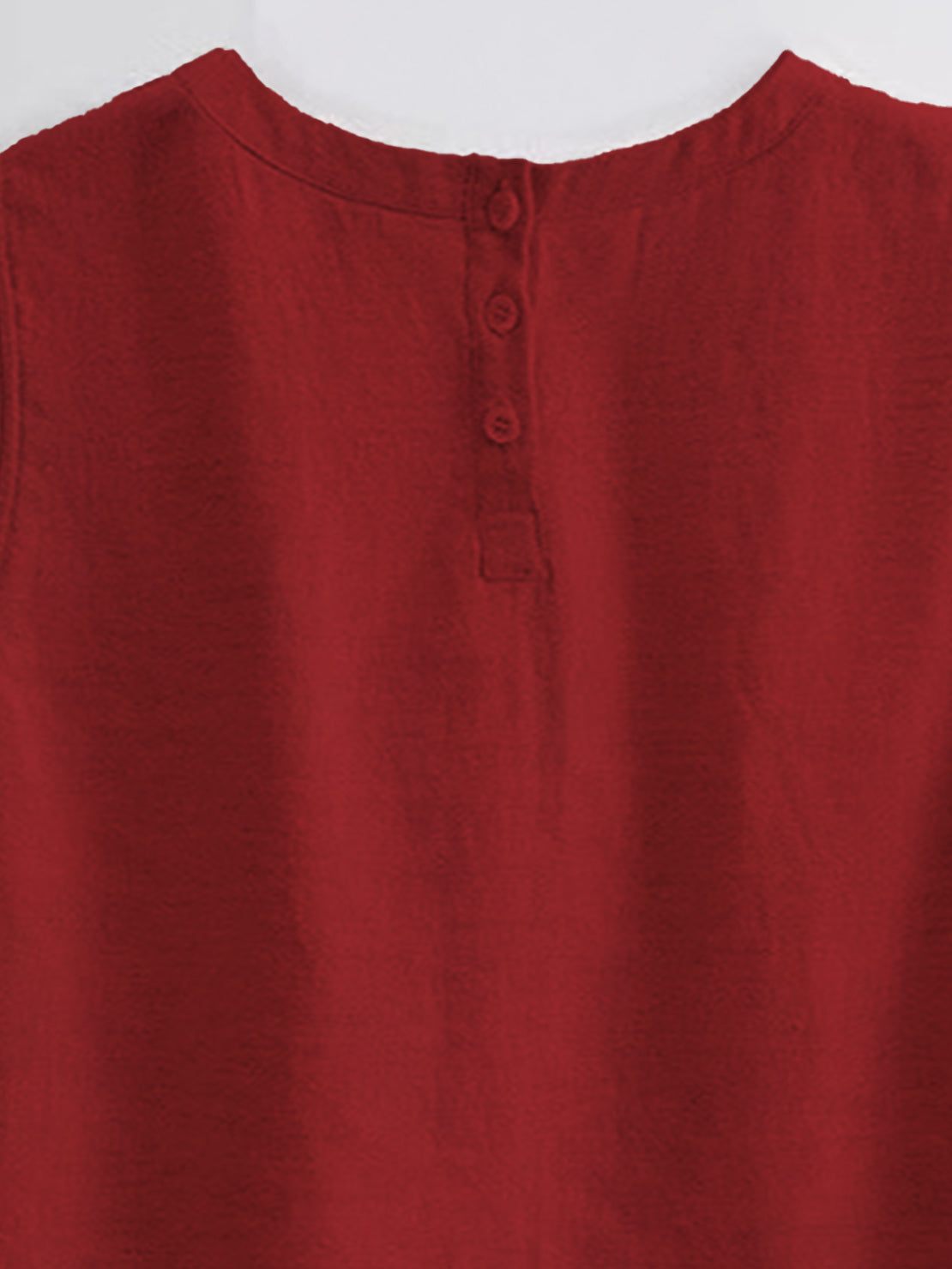 Cotton-linen sleeveless top with round neckline and button back closure