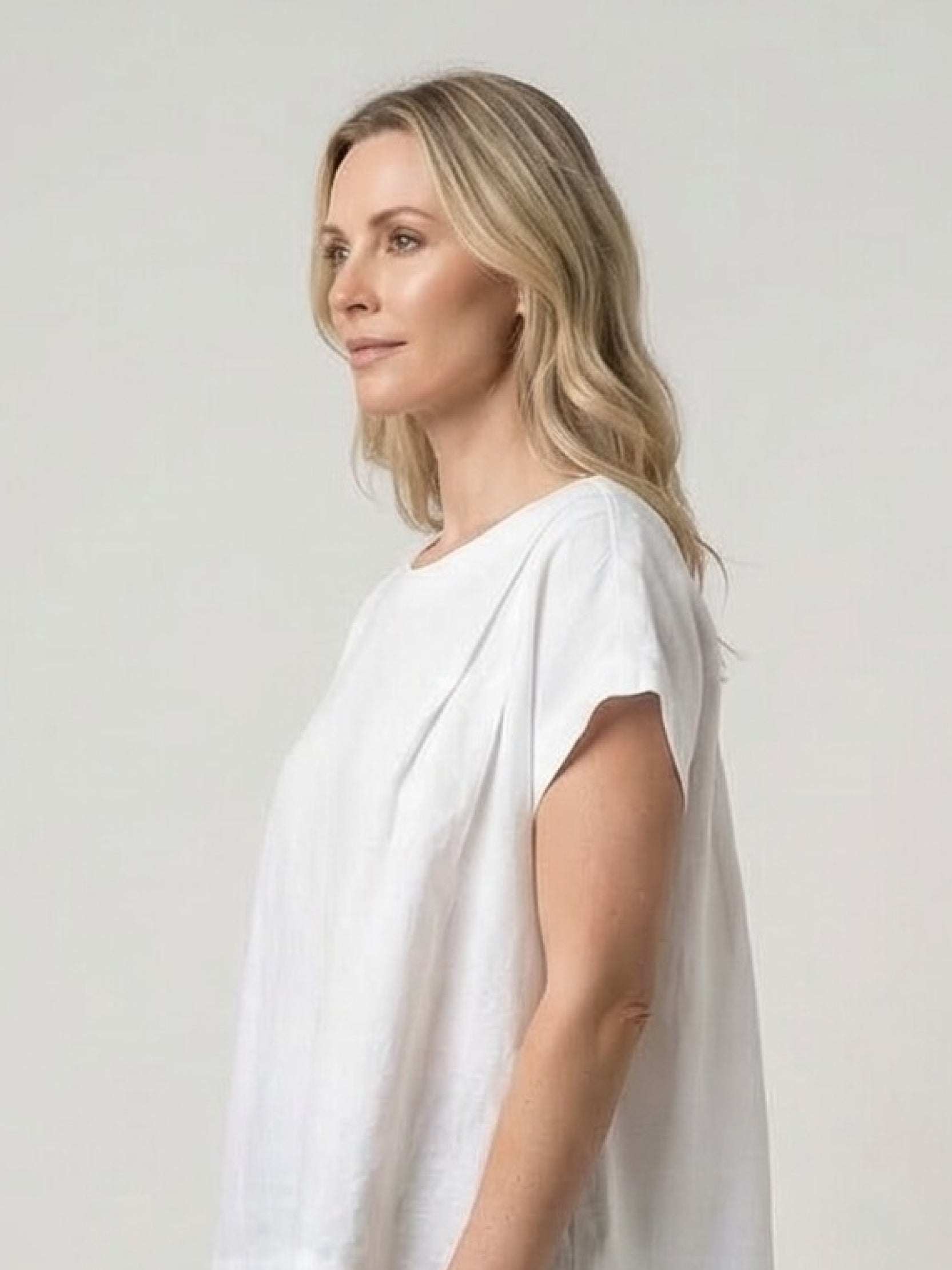 100% linen boxy cap-sleeve top with round scoop neck and hip-length hem