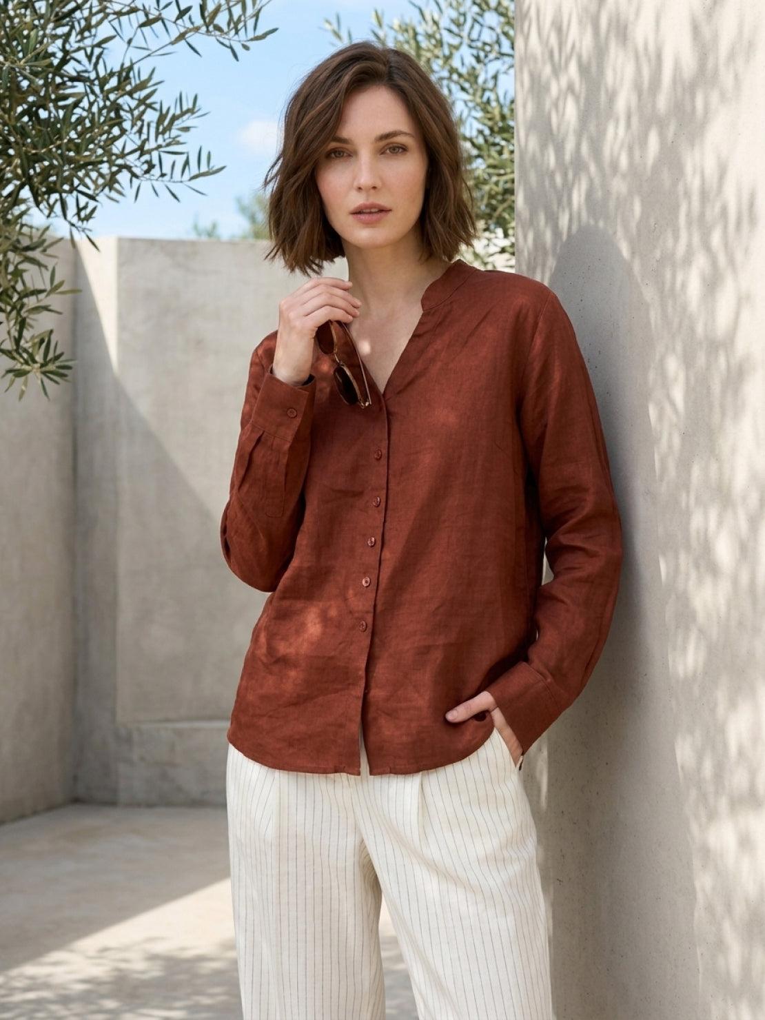Relaxed 100% linen V-neck shirt with long sleeves and wide cuffs