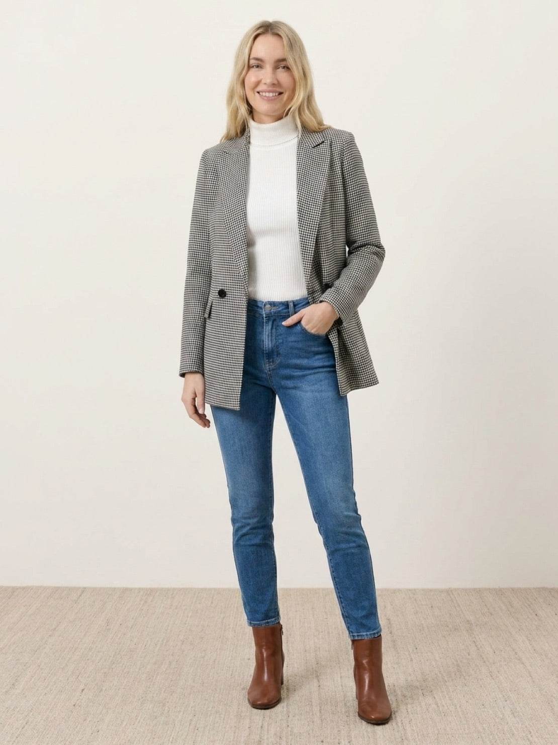 Structured classic houndstooth commuter blazer with relaxed fit and notched lapel collar