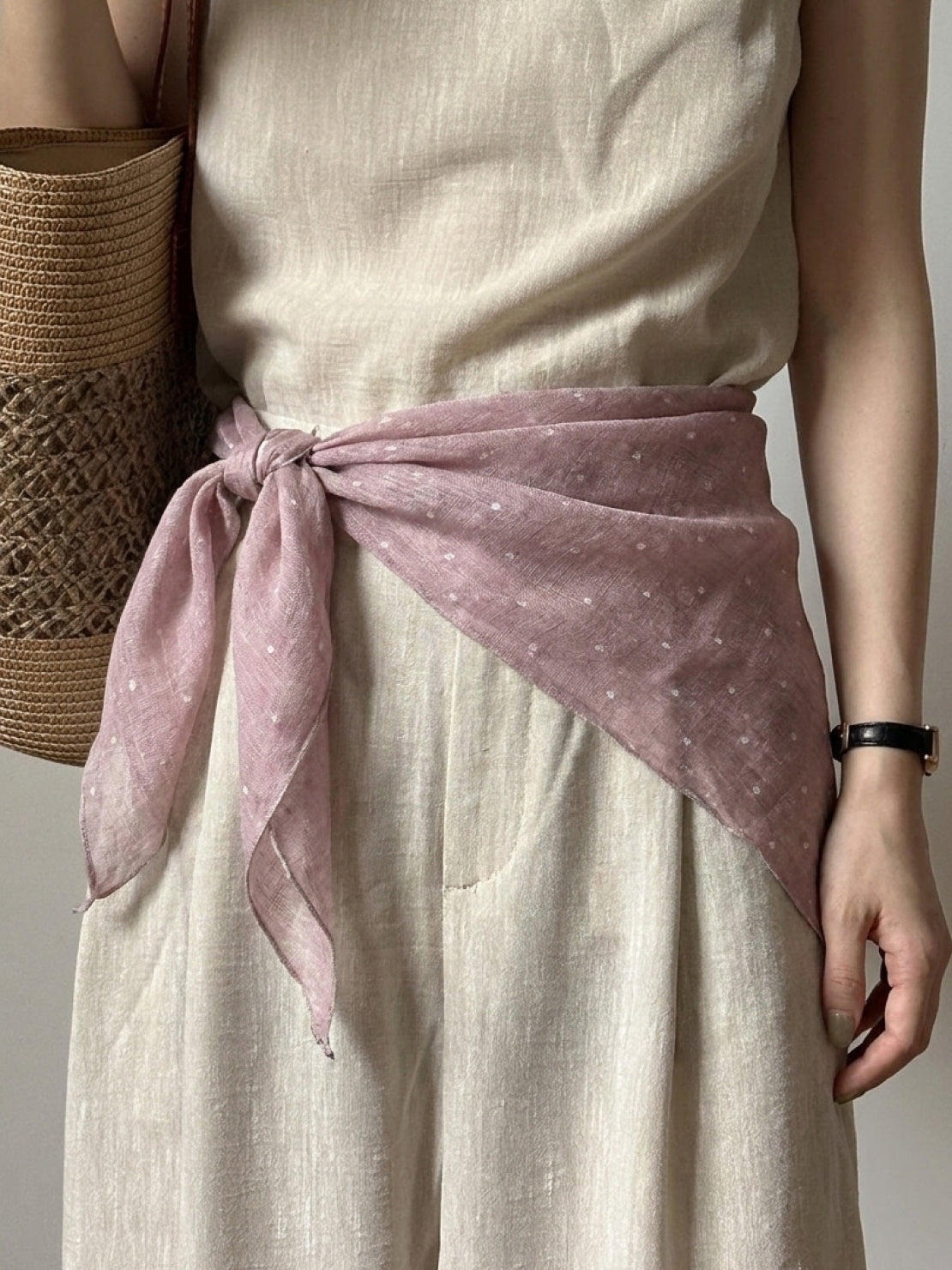 Lightweight 100% linen neck scarf with checkered pattern and natural rolled edges