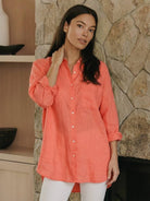 Oversized linen shirt in soft breathable cotton blend with relaxed fit and vintage back pleats