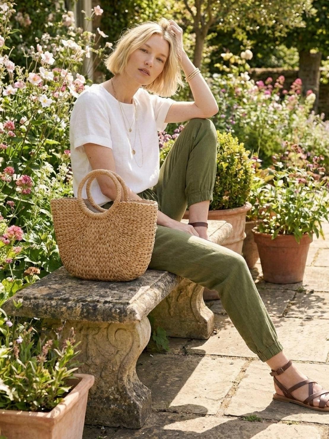 Woman wearing relaxed chic elastic ankles pants in casual stylish outfit outdoors
