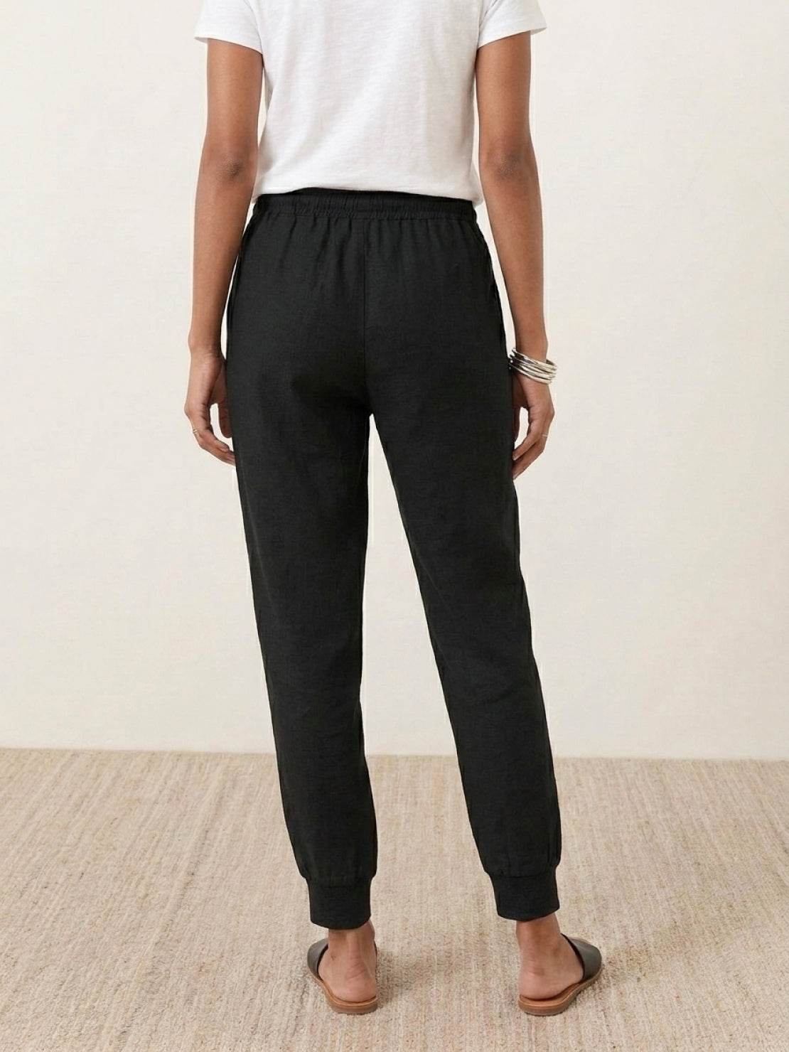 Woman wearing relaxed chic elastic ankles pants in casual stylish pose