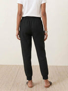 Woman wearing relaxed chic elastic ankles pants in casual stylish pose