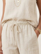 Relaxed chic elastic ankles pants in soft, stretchy fabric with flattering fit and stylish design