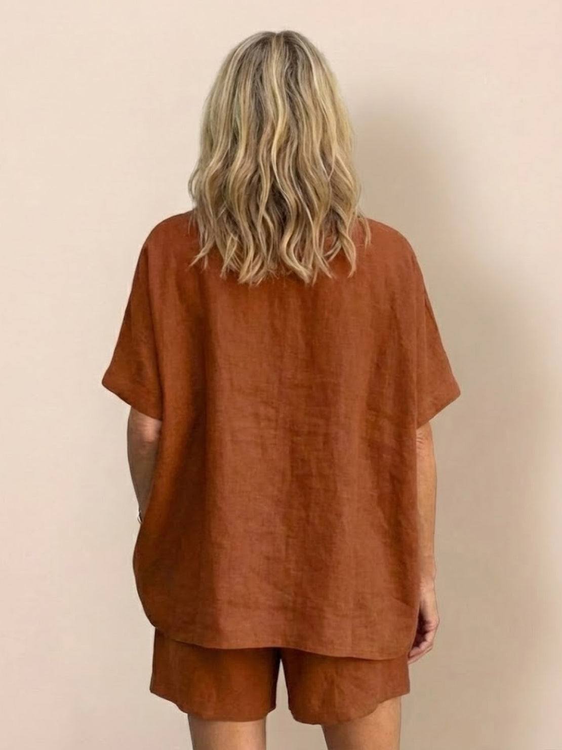 Comfy linen-like shirt and shorts two-piece set in breathable fabric for versatile casual wear