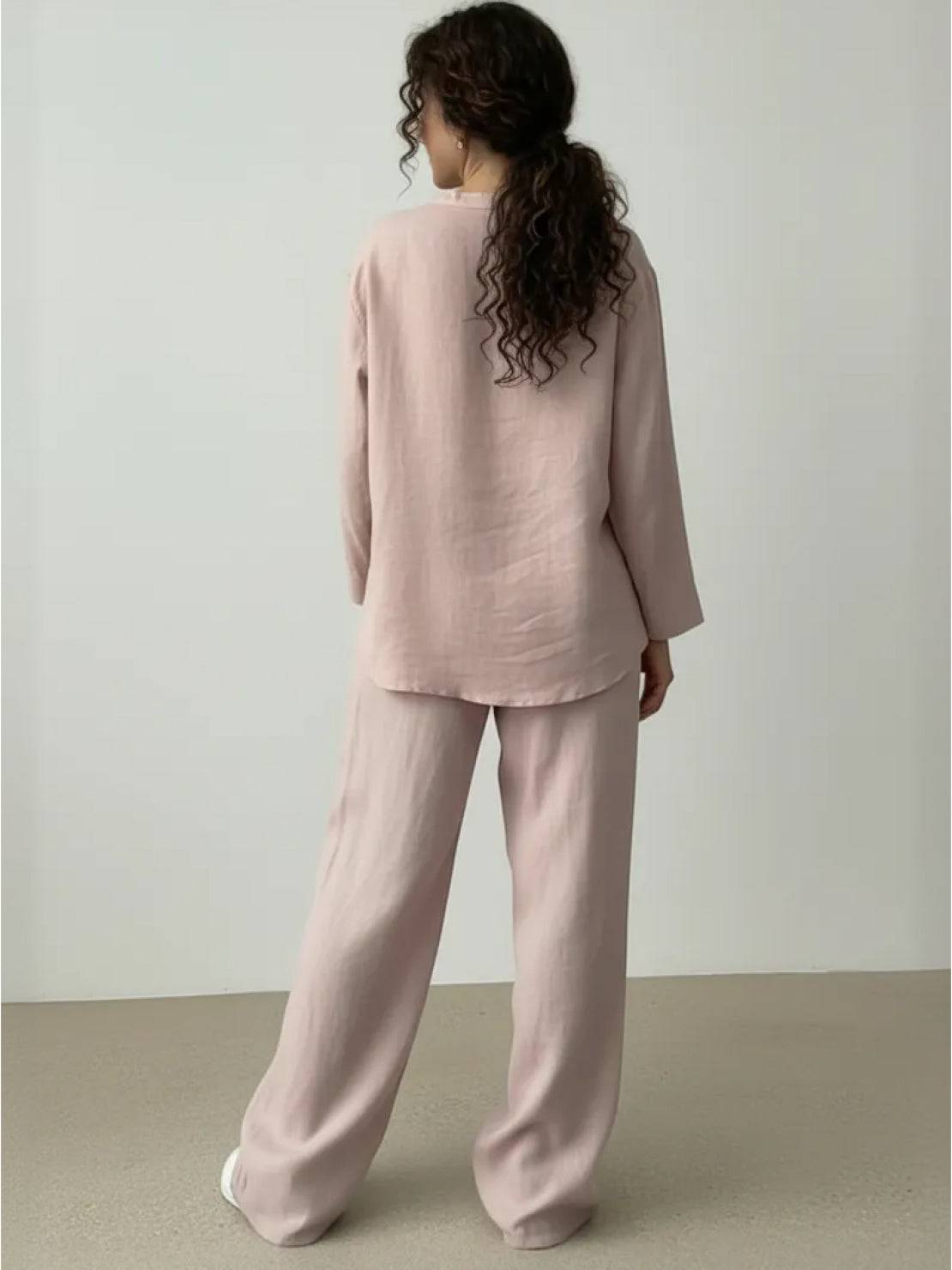 Pure Linen Two-Piece casual comfort set made of breathable 100% linen with relaxing fit and elegant design